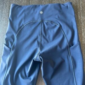 Athleta Navy stash pocket Capris Size Small